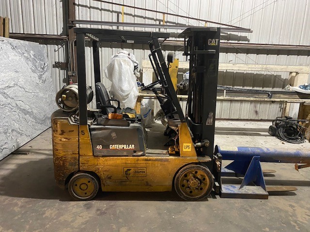 CAT 40 Forklift (Triple Stage Mast)